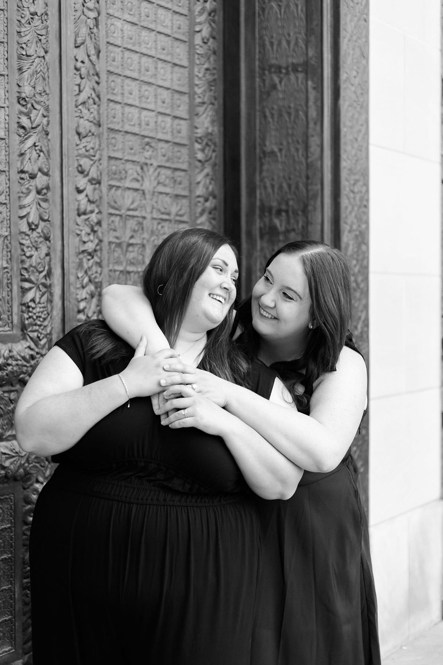 lgbtq+ engagement photos at the nelson atkins museum in kansas city lauren benson photography