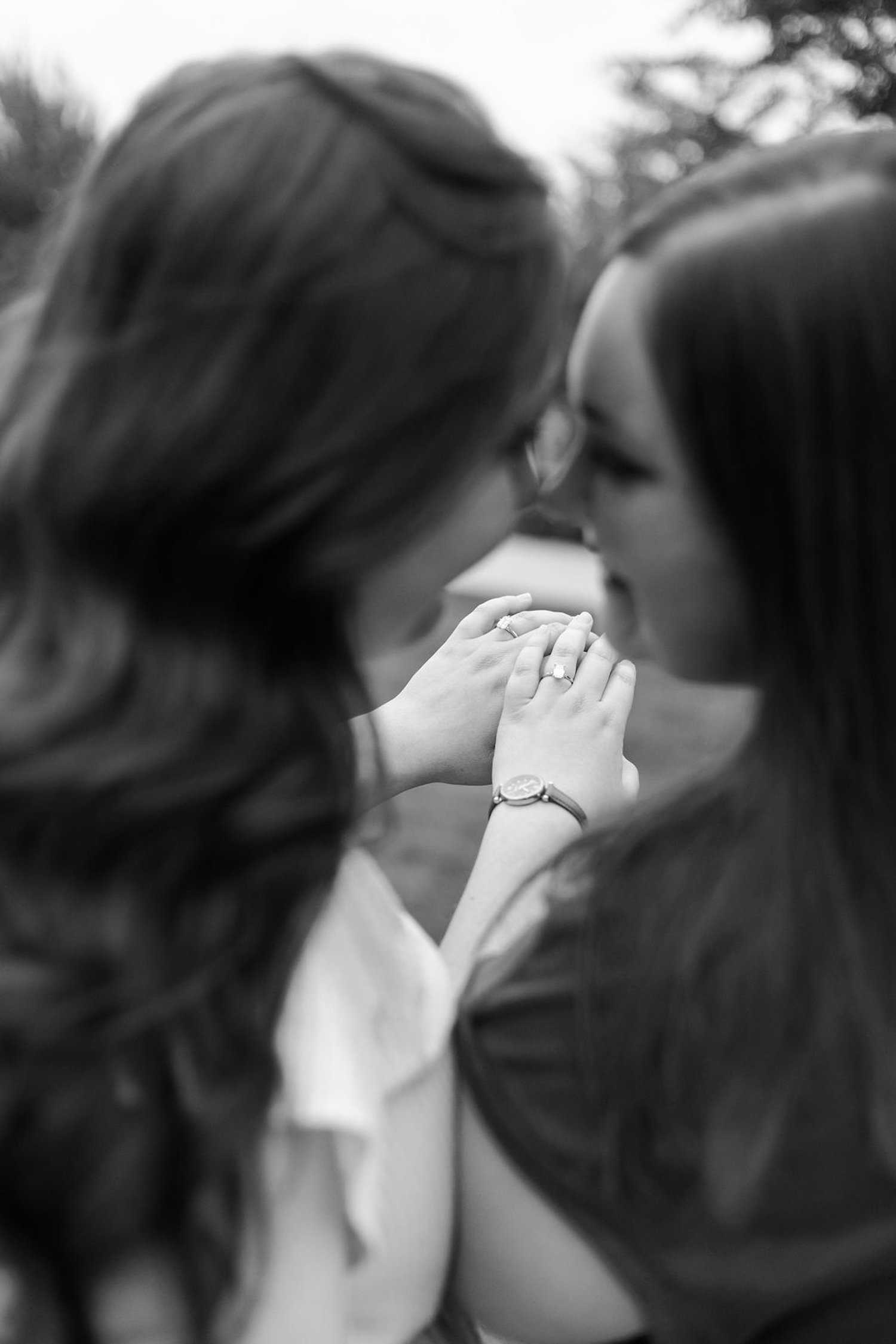 lgbtq+ engagement photos at the nelson atkins museum in kansas city lauren benson photography